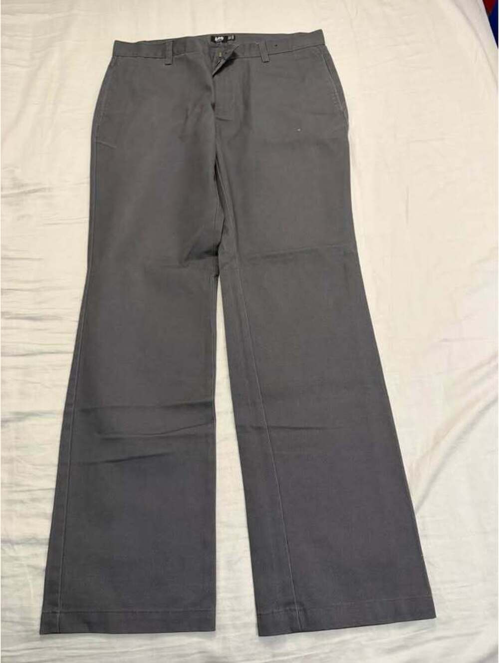 Lee Uniforms Pants
Mens Size 36x34 Used Like New
$15